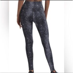 NWT H HALSTON STUDIO leggings Snake Print Large